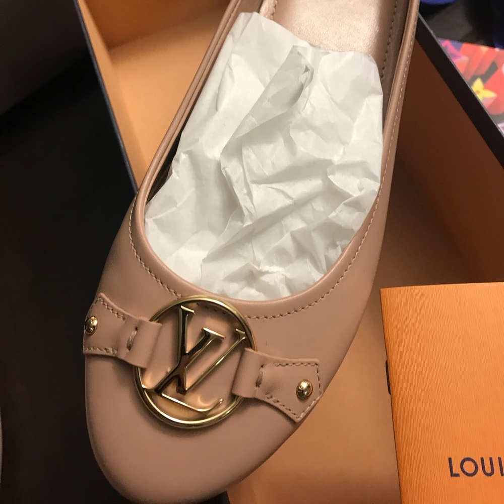 Authentic Louis Vuitton shoes - Picture 3 of 12